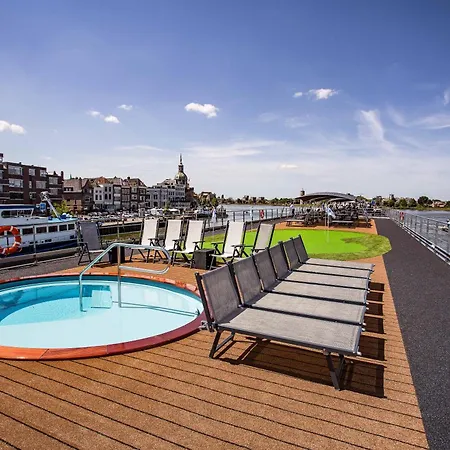 Hotelship Ms Oscar Wilde Отель 4*