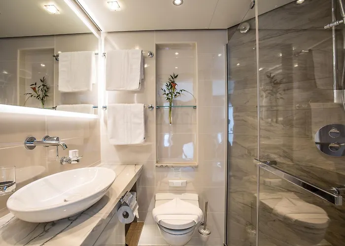 Hotelship Ms Oscar Wilde 4*